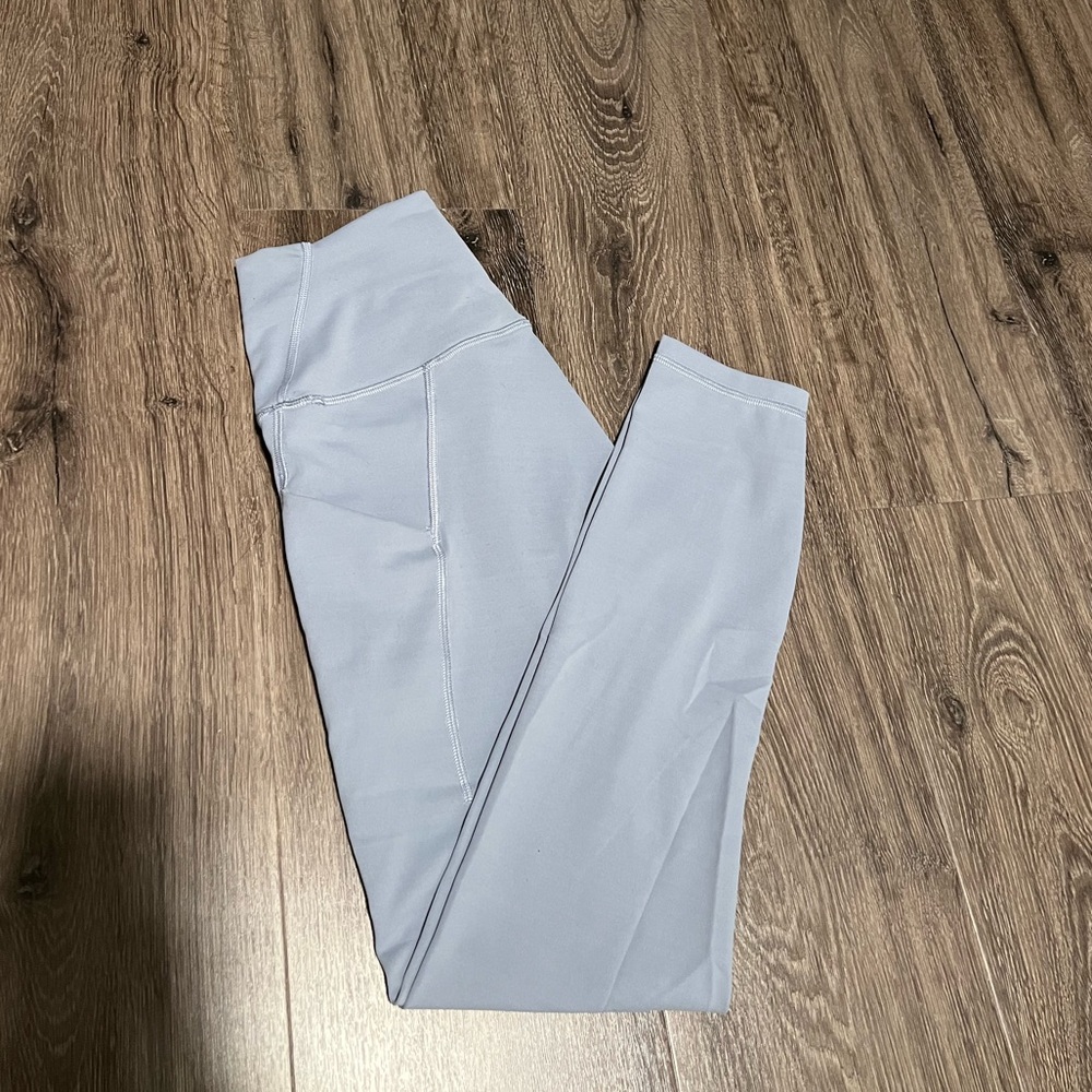 Lululemon Wunder Train in Chambray (size 6)